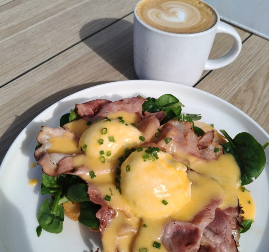 Gallery photo 3: Interior seating area